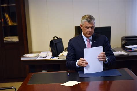 Zbardhet <b>dekreti</b> <b>i</b> <b>Presidentit</b> Thaçi <b>për</b> shpërndarjen e Parlamentit në Kosovë. . Dekreti i presidentit per shtetesi 2022
